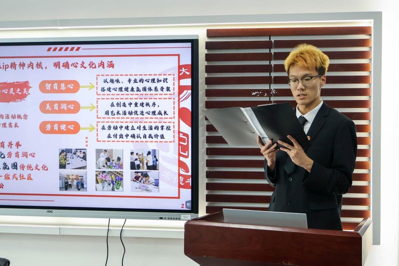 围绕本学年日常履职情况