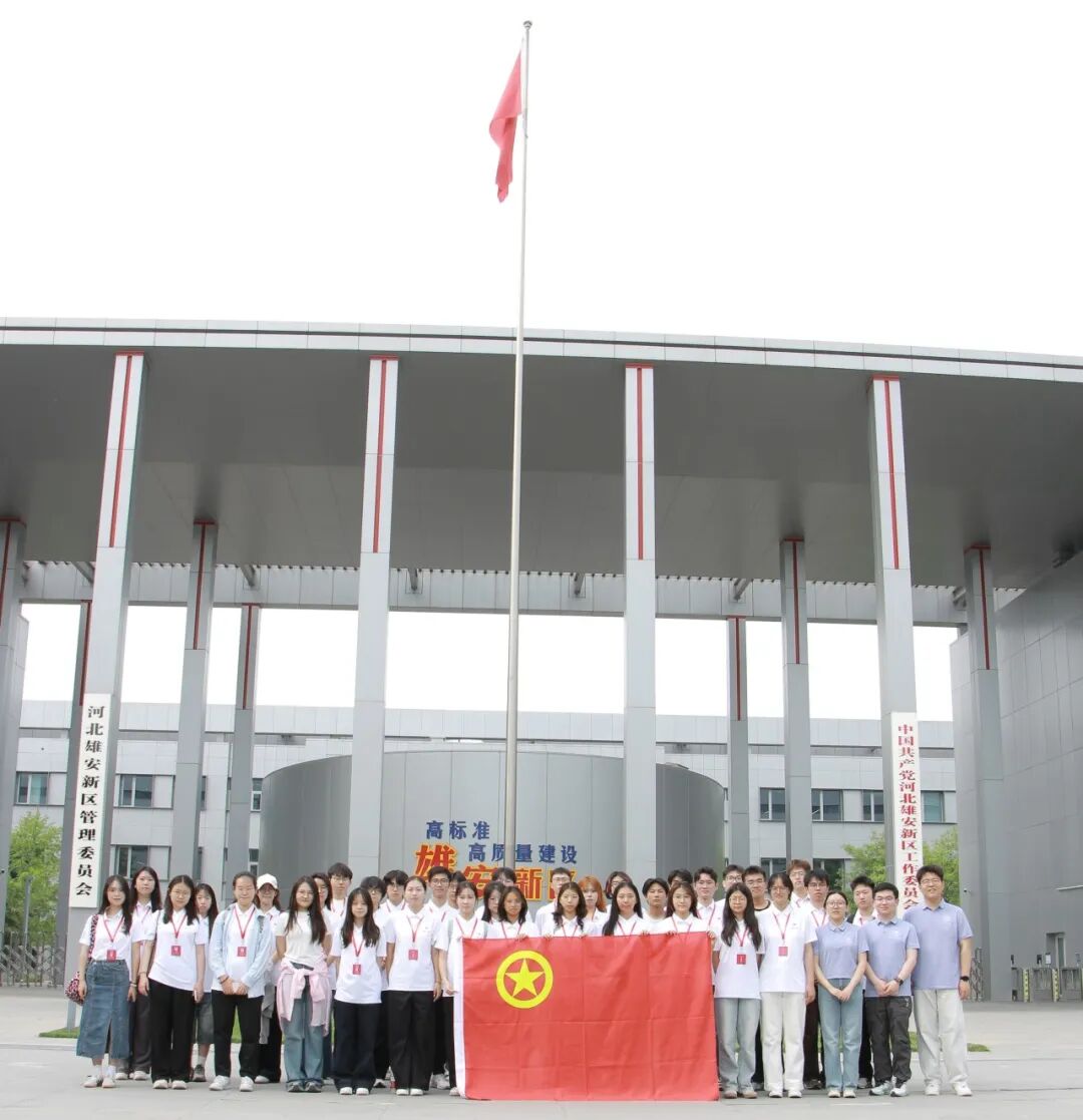引领青年学子走出校园