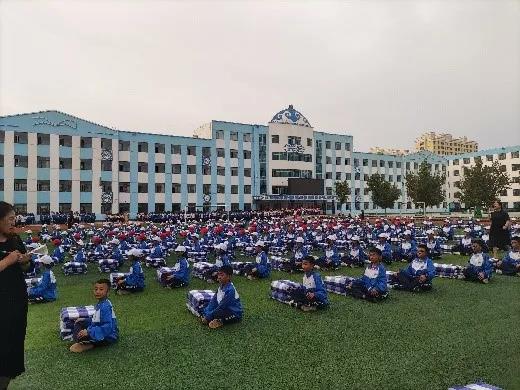 在保康三中的郑晓溪和王嘉颖均负责七年